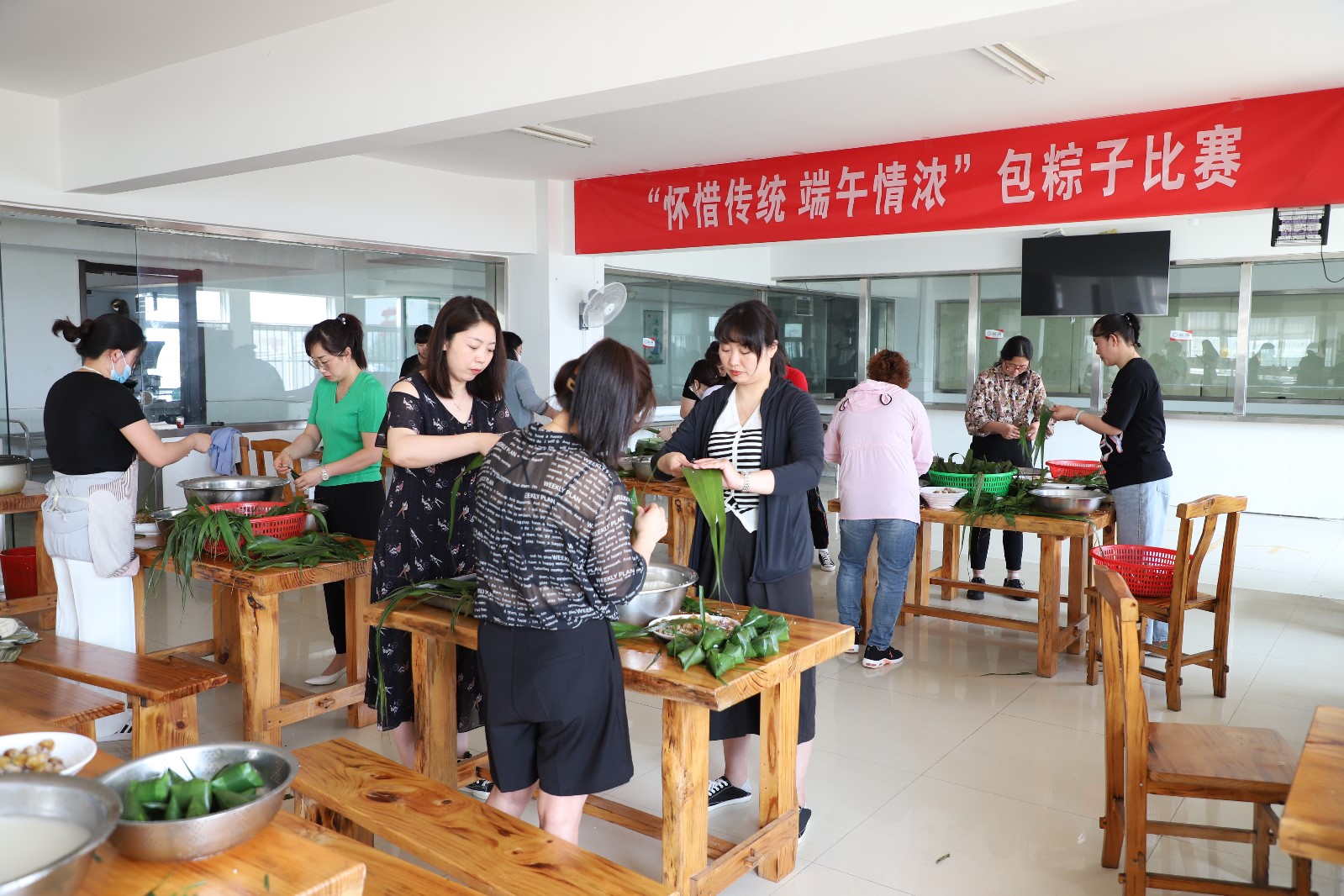 灌西公司 怀惜传统 端午情浓 包粽子比赛.JPG 灌西公司 怀惜传统 端午情浓 包粽子比赛.JPG