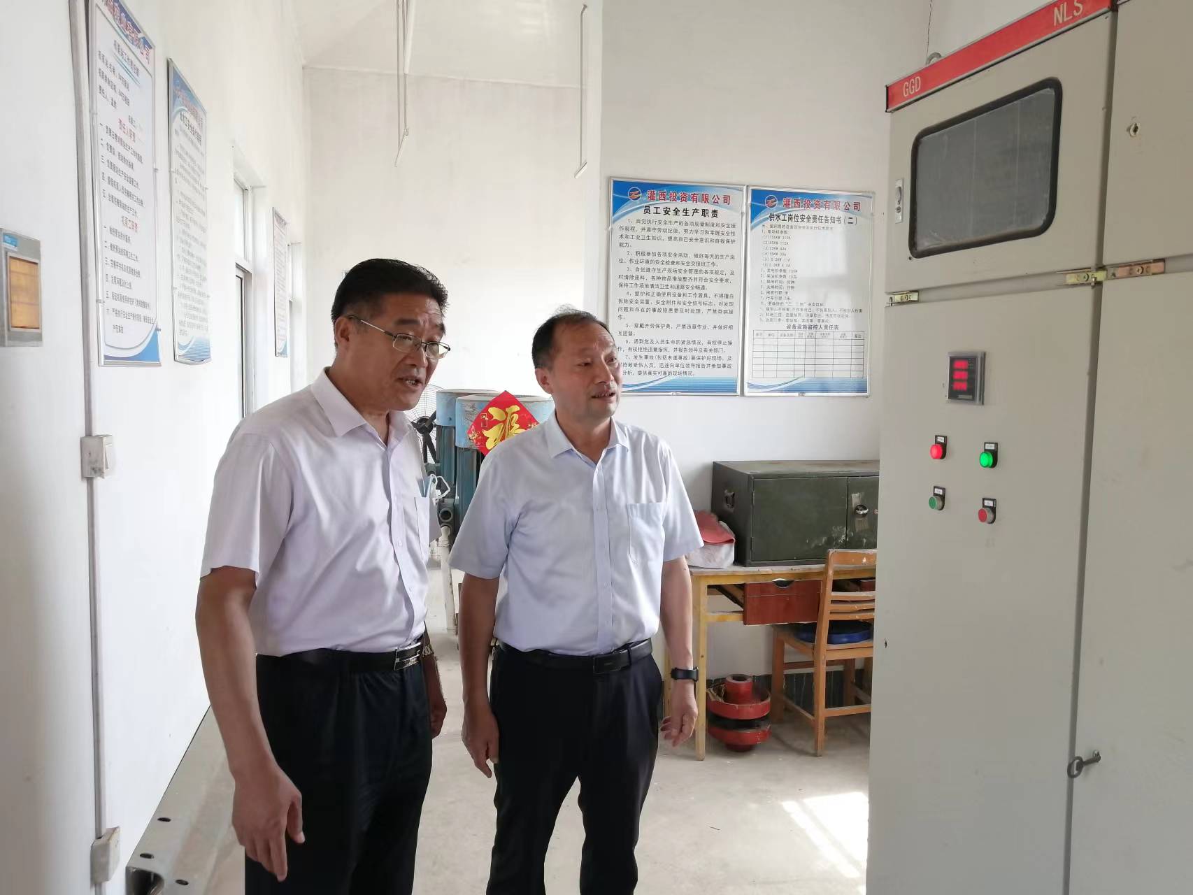 刘总在明威农业公司1.jpg 刘总在明威农业公司1.jpg